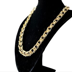 Elegant Women's Gold Tone Chain Necklace